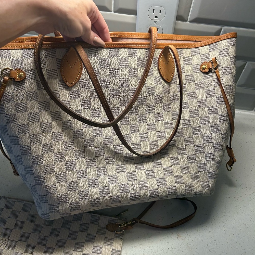 Authentic Louis Vuitton neverfull mm and wristlet - Picture 3 of 14